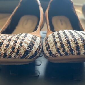 Lands' End Beige Textured Design